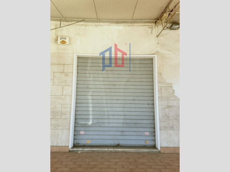 Immobile commerciale in Affitto a Ardea, 650€, 33 m²