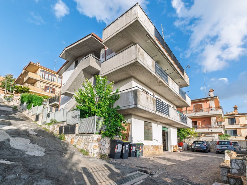 Appartamento in Vendita a Monterotondo, 669'000€, 425 m²