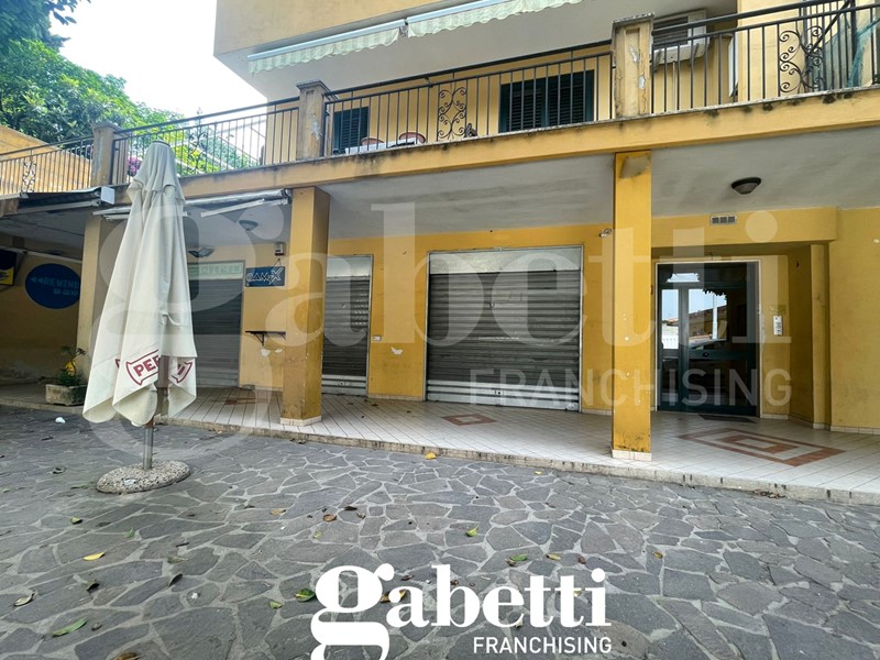 Negozio in Vendita a Vitulazio, 100'000&euro;, 90 m²