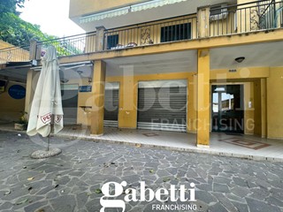Negozio in Vendita a Vitulazio, 100'000&euro;, 90 m²