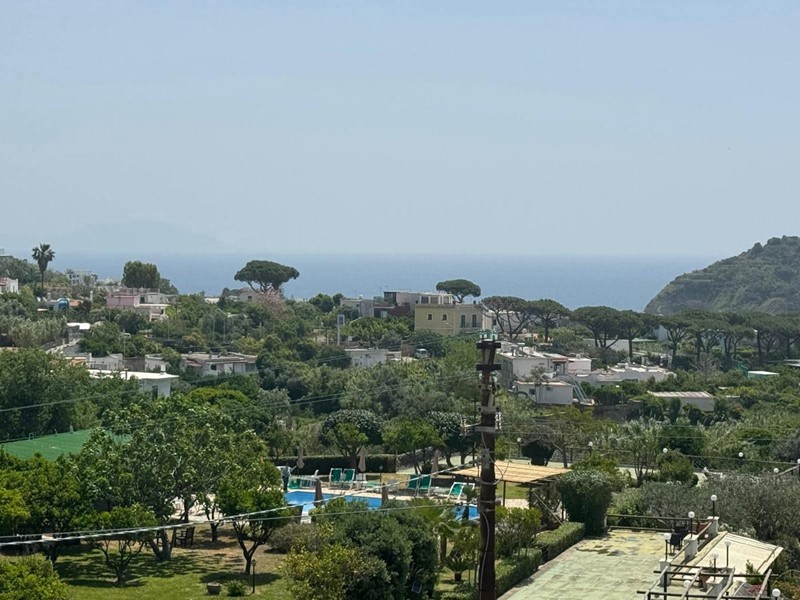 Appartamento in Affitto a Serrara Fontana, 1'100€, 135 m²