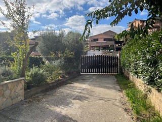 Villa bifamiliare in Vendita a Roma, 295'000&euro;, 161 m², con Box