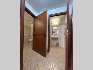 Negozio in Vendita a Pescara, 300'000€, 267 m²