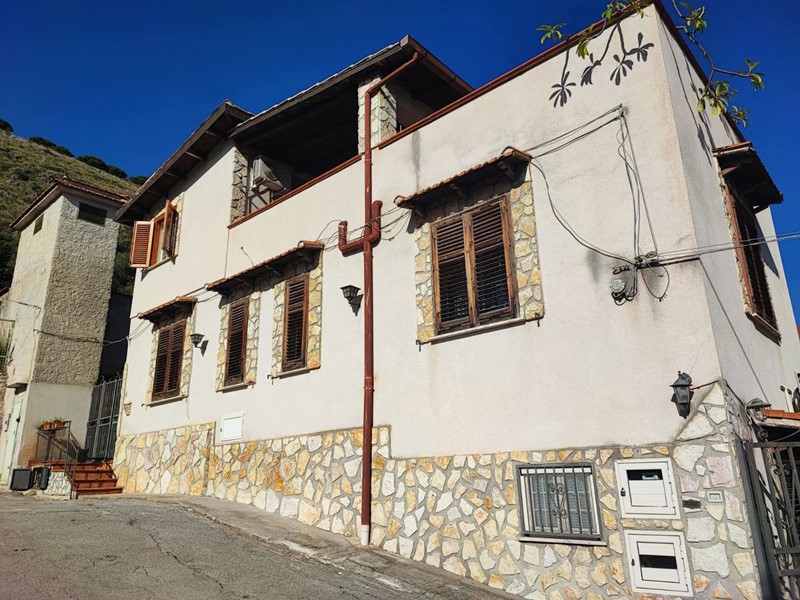 Appartamento in Vendita a Palermo, 320'000€, 180 m²