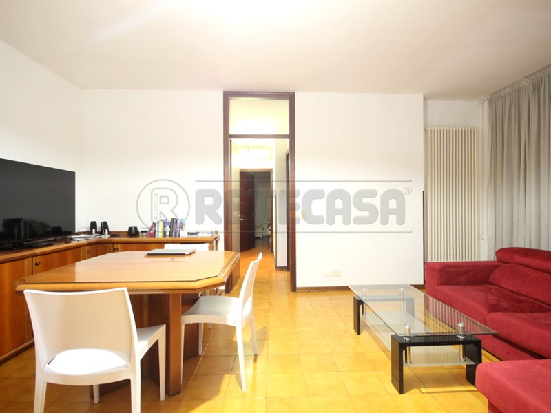 Appartamento in Vendita a Vicenza, 145'000€, 98 m², con Box