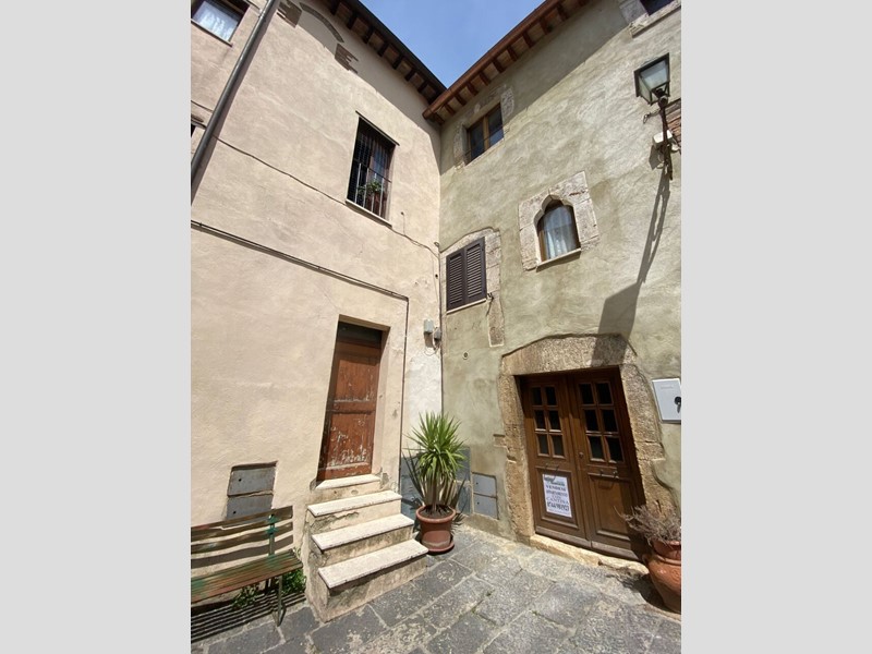 Quadrilocale in Vendita a Alviano, 48'000&euro;, 90 m²