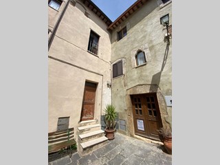 Quadrilocale in Vendita a Alviano, 48'000&euro;, 90 m²