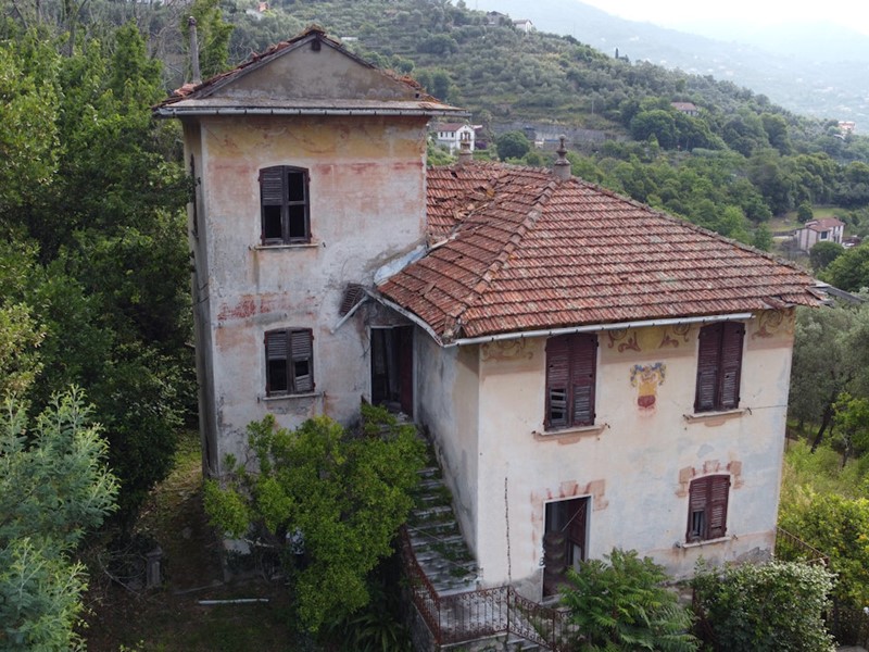 Casa Indipendente in Vendita a Rapallo, zona Santa Maria, 250'000&euro;, 210 m²