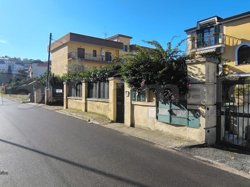 Trilocale in Vendita a Quarto, 165'000&euro;, 90 m², con Box