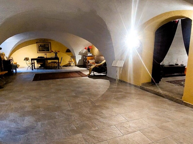 Magazzino in Vendita a Imperia, 99'000&euro;, 106 m²