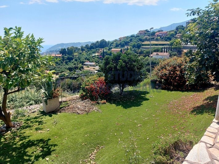 Casa Indipendente in Vendita a Sanremo, 949'000&euro;, 280 m²