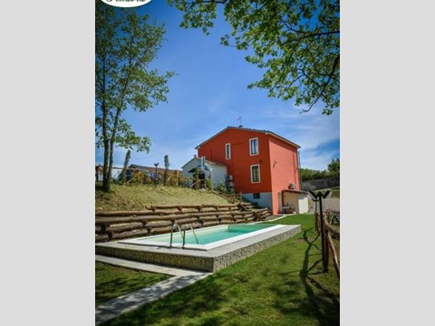 Casale in Vendita a Licciana Nardi, 259'000€, 260 m²