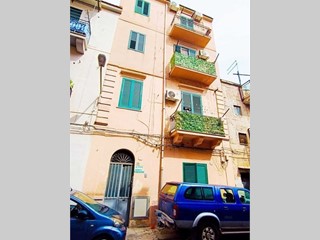 Trilocale in Vendita a Palermo, 74'000€, 70 m²