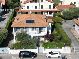 Villa in Vendita a Cecina, 738'000&euro;, 245 m²