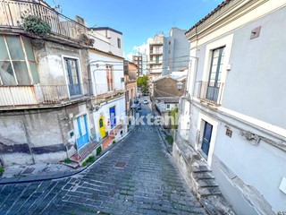 Appartamento in Vendita a Paternò, 70'000€, 180 m²