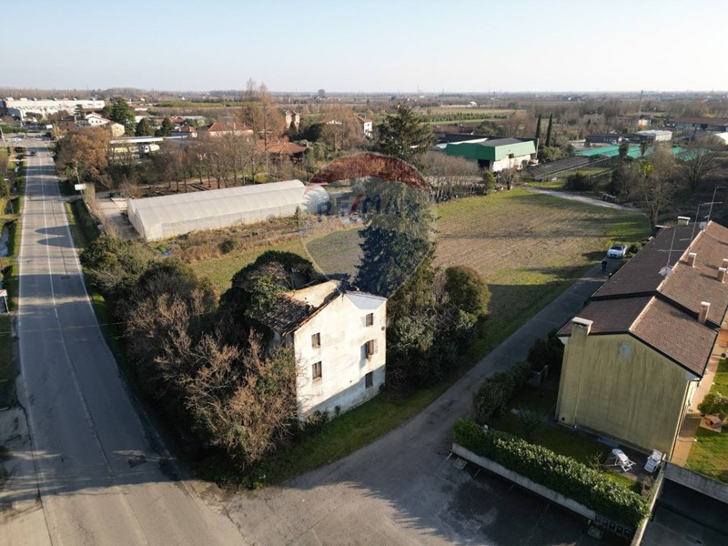 Rustico in Vendita a Cordignano, 80'000&euro;, 200 m²