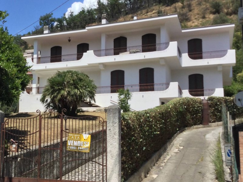 Appartamento in Vendita a Montorio al Vomano, 170'000&euro;, 225 m²