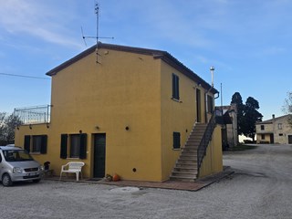 Casa Semi Indipendente in Affitto a San Costanzo, zona caminate, 700€, 80 m², arredato