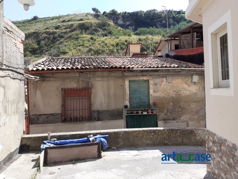 Casa Indipendente in Vendita a Messina, 35'000&euro;, 90 m²