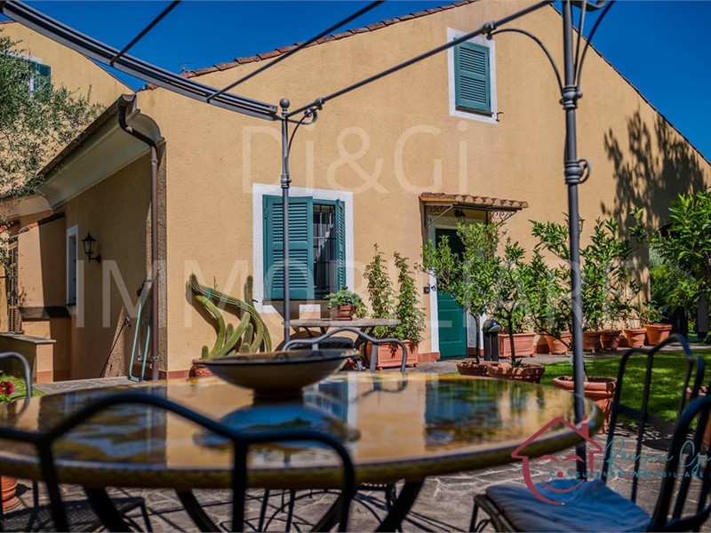 Villa in Vendita a Garlenda, 800'000&euro;, 122 m²
