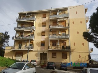 Magazzino in Vendita a Messina, 79'000&euro;, 211 m²