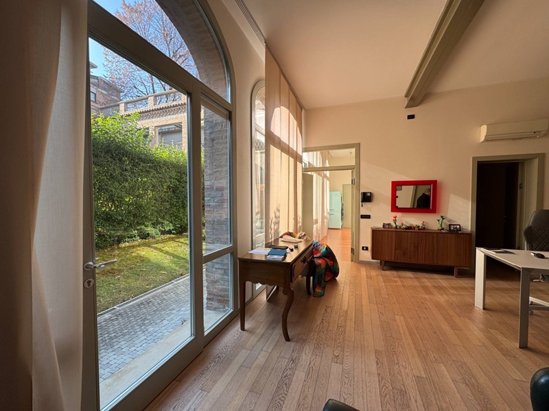 Appartamento in Affitto a Ferrara, 1'600€, 165 m²