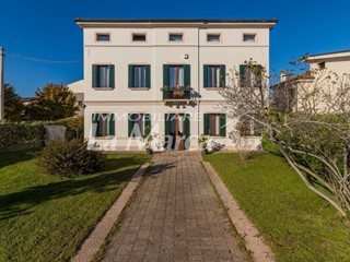 Casa Indipendente in Vendita a Treviso, 675'000&euro;, 300 m²