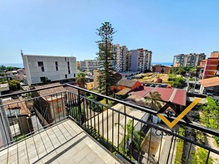 Quadrilocale in Affitto a Catania, 690€, 95 m²