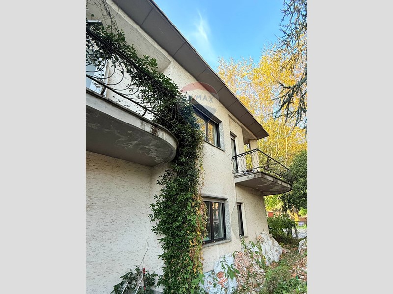 Villa in Vendita a Lurate Caccivio, 350'000&euro;, 294 m²