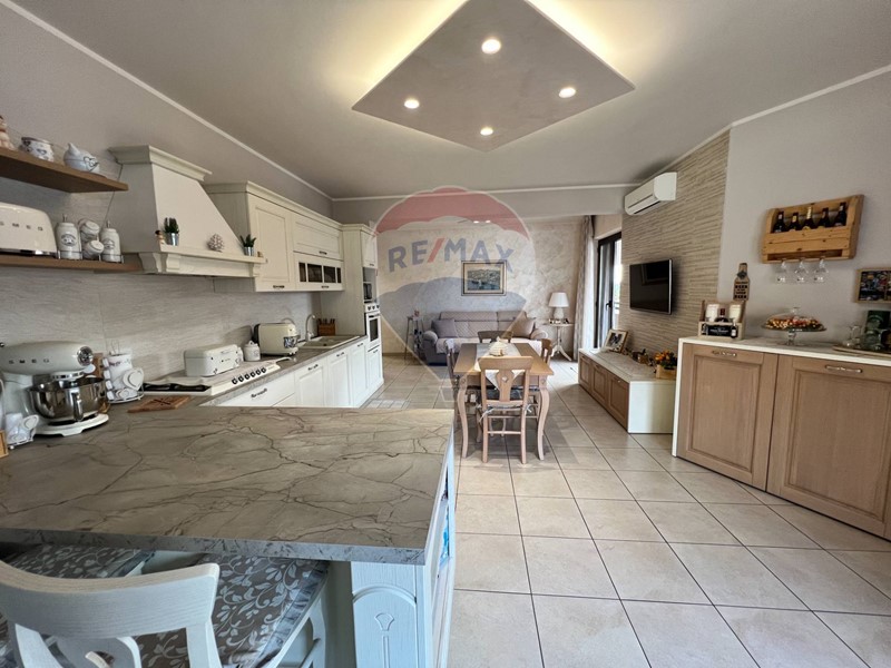 Quadrilocale in Vendita a Pedara, 177'000€, 106 m²