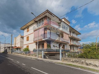 Appartamento in Vendita a Fiumefreddo di Sicilia, 75'000€, 97 m²