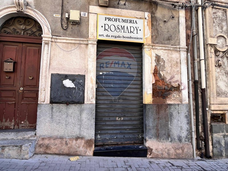 Immobile commerciale in Vendita a Catania, 40'000&euro;, 33 m²