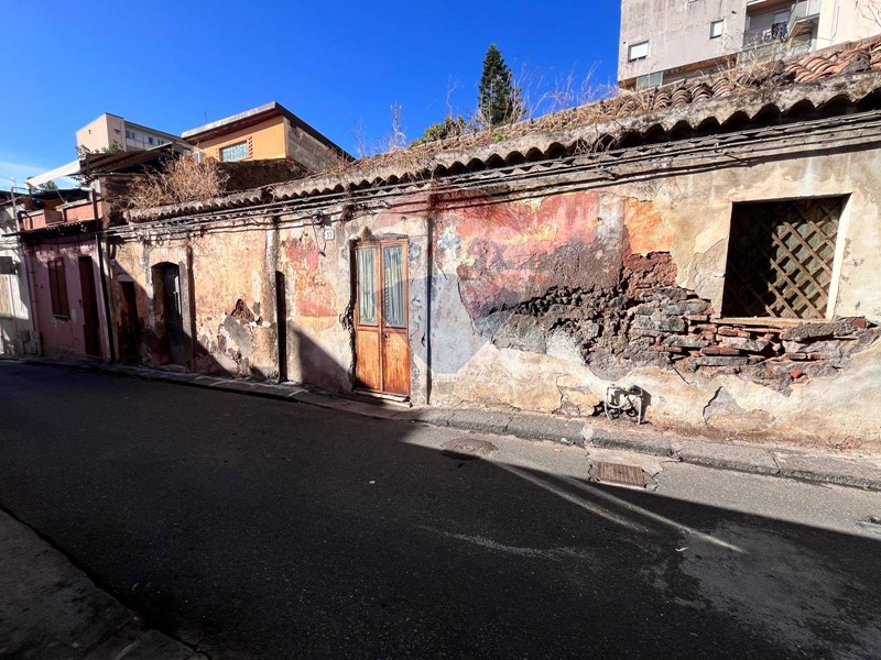 Casa Indipendente in Vendita a Catania, 35'000&euro;, 110 m²