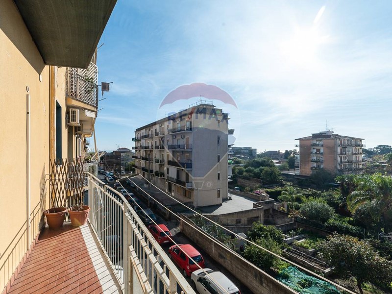 Appartamento in Vendita a Catania, 128'000€, 143 m²