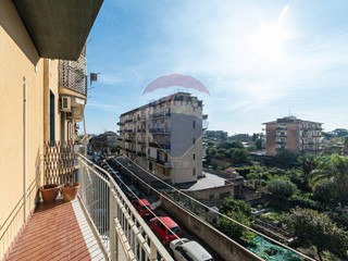 Appartamento in Vendita a Catania, 128'000€, 143 m²