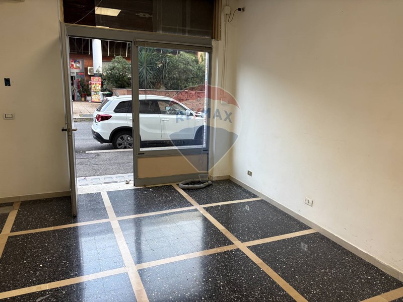 Immobile commerciale in Affitto a Roma, 600&euro;, 53 m²