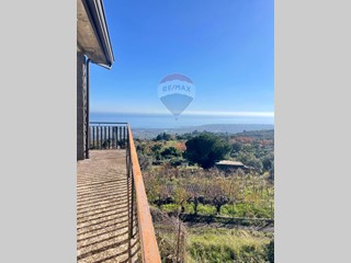 Villa in Vendita a Mascali, 109'000&euro;, 200 m²