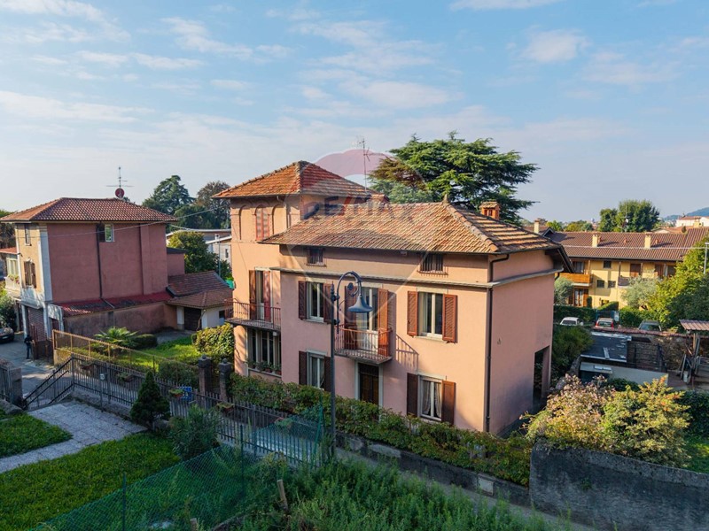 Casa Indipendente in Vendita a Paladina, 325'000€, 276 m²