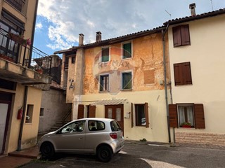 Appartamento in Vendita a Belluno, 90'000€, 160 m²