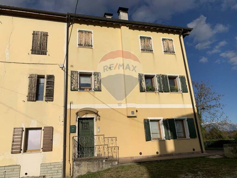 Appartamento in Vendita a Belluno, 55'000€, 75 m²