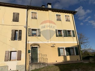 Appartamento in Vendita a Belluno, 55'000€, 75 m²