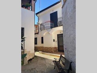 Trilocale in Vendita a Carinola, 75'000&euro;, 105 m²