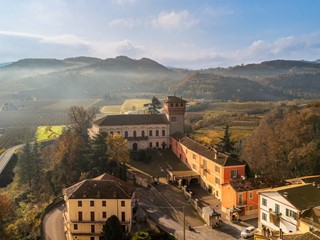 Appartamento in Vendita a Bubbio, 4'000'000&euro;, 2200 m²