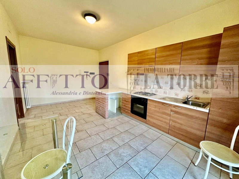 Trilocale in Affitto a Alessandria, 590€, 65 m²