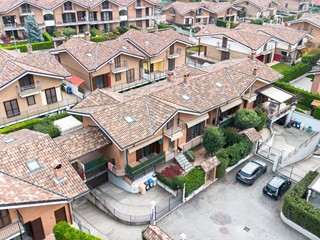 Villa in Vendita a Rivalta di Torino, 480'000&euro;, 300 m²