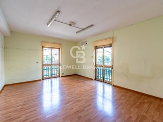 Ufficio in Affitto a Aci Sant'Antonio, 700€, 200 m²