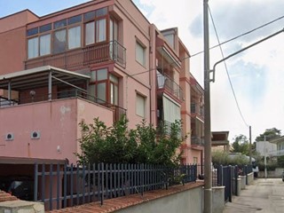 Magazzino in Affitto a Siracusa, 750€, 69 m²