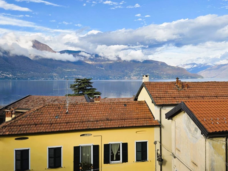 Trilocale in Vendita a Porto Valtravaglia, 99'000€, 72 m²