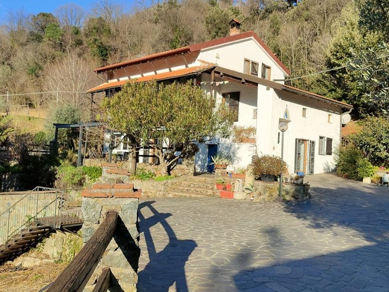Casa Indipendente in Vendita a Savona, 360'000€, 270 m²