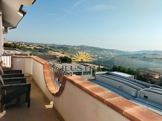 Quadrilocale in Vendita a Torre San Patrizio, 135'000€, 115 m²